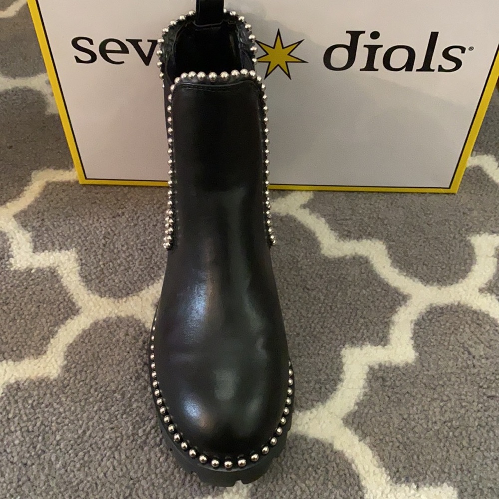 Seven dials booties